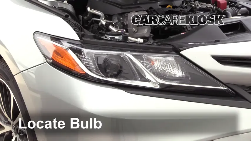 2018 Toyota Camry SE 2.5L 4 Cyl. Lights Turn Signal - Front (replace bulb)